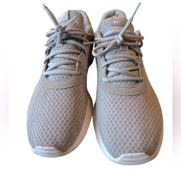Nike Tanjun Gray & White Men’s 11.5 High End Running Shoes - Picture 8 of 10